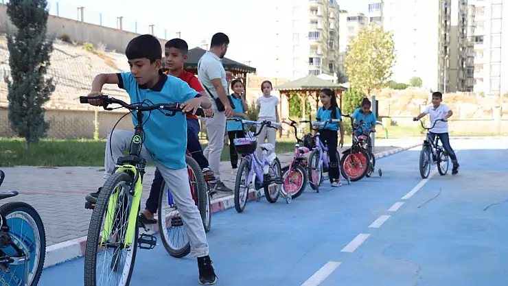 Siirt'te Minikler Trafik Kurallarını Eğlenerek Öğreniyor