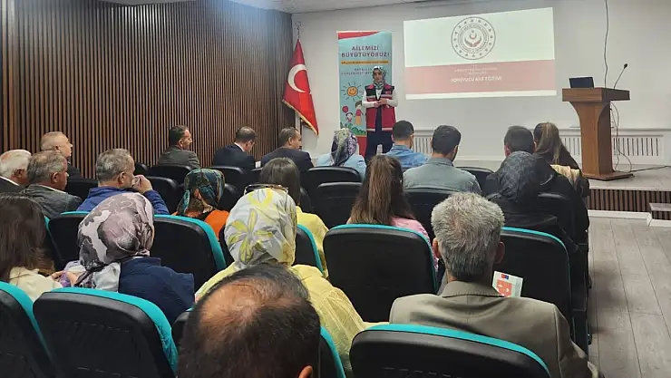 Siirt'te Sağlık Personeline Koruyucu Aile Eğitimi Verildi