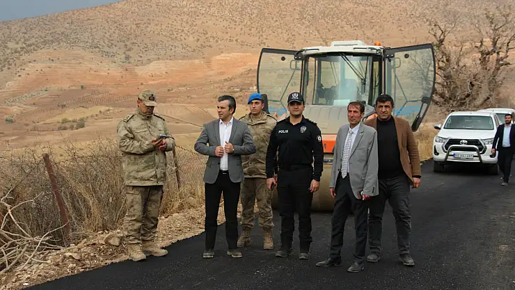 Siirt Tillo Kaymakamı Çanakcıoğlu, Ansuç Mezrası'ndaki Asfalt Çalışmalarını İnceledi