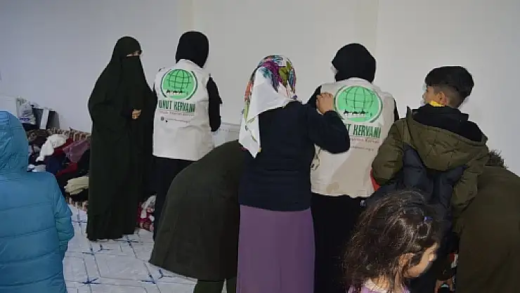 Siirt Umut Kervanı Kadın Gönüllüleri, Yardıma Muhtaç Ailelere Ulaşmaya Devam Ediyor!