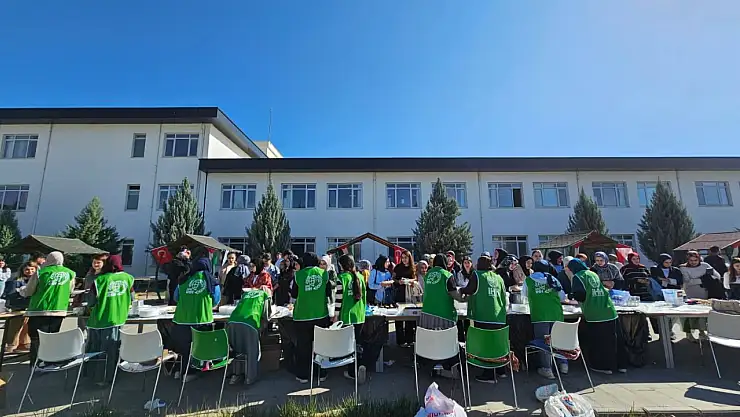 Siirt Üniversitesi'nde Gazze ve İhtiyaç Sahipleri İçin Kermes Düzenlendi