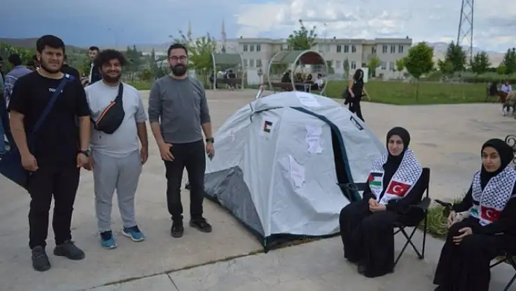 Siirt Üniversitesi Öğrencilerinden Filistin'e Destek İçin Çadır Eylemi