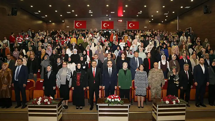 Siirt Üniversitesinde  'Dünya Kadınlar Günü' Konferansı