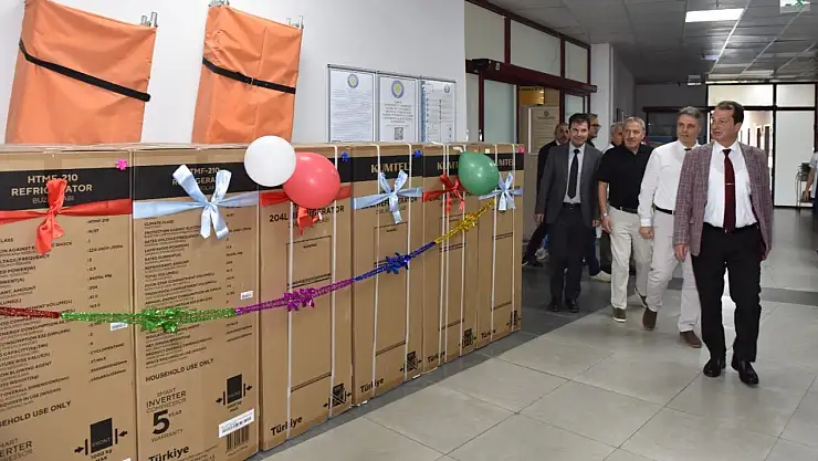 Siirt Vakfı Dicle Üniversitesi Çocuk Hematoloji Kliniğine 11 Buzdolabı Bağışladı