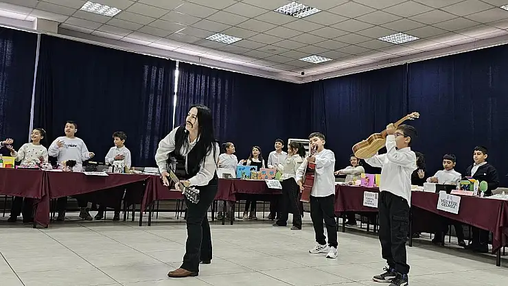 Siirt Yunus Emre İlkokulu'nda 'Dilimizin Zenginlikleri' Sergisi Açıldı