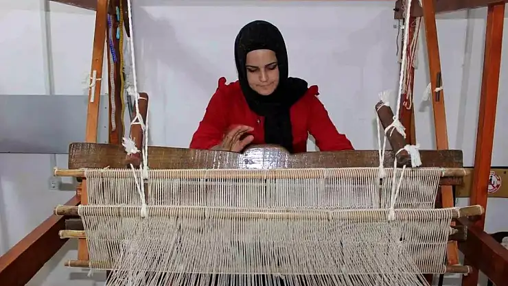 Siirtli Kadınlar Tiftik Battaniyesi Üretiminde