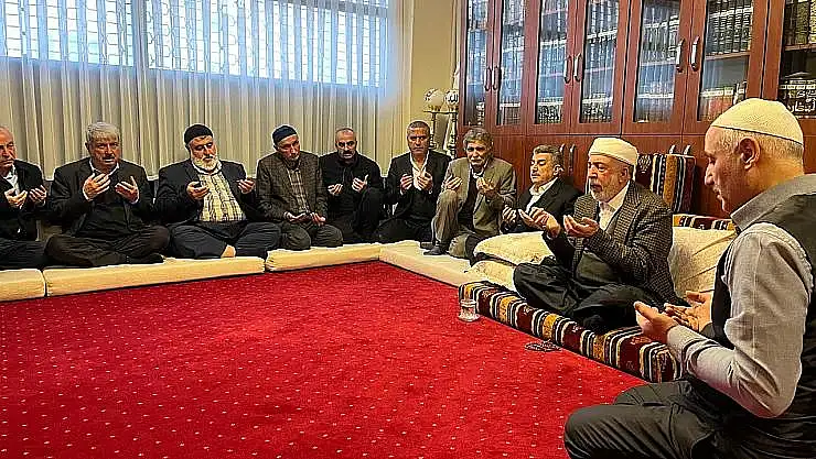 Siirtli Kanaat Önderi Bitlis'te Husumetli İki Aileyi Barıştırdı