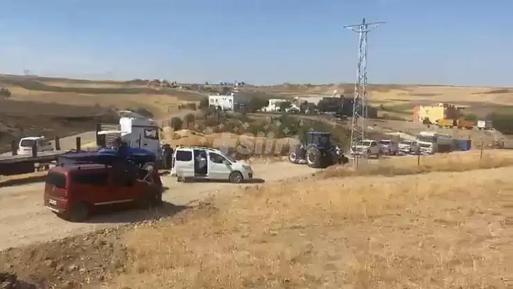 Siirtli Köylüler, Yollarının Bozulduğu Gerekçesiyle Yol Kapatarak Eylem Yaptı!