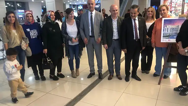 Siirt'te '100 Yıldır Aynı Aşk ve Heyecanla' Sergisine Büyük İlgi!