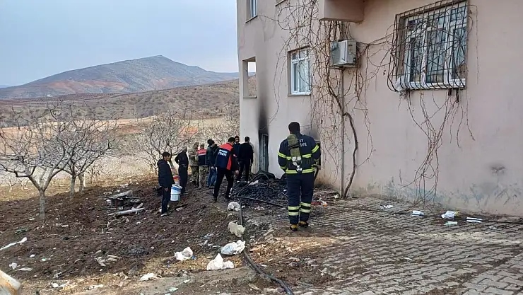 Siirt'te 2 Katlı Binanın Bodrum Katında Yangın Paniği