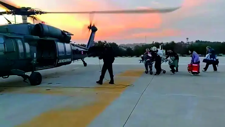 Siirt'te 2,5 Aylık Minik Bebeğin Helikopterle Tahliye Operasyonu (Videolu)
