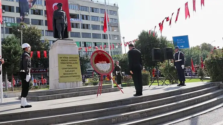 Siirt'te 29 Ekim Kutlamaları Çelenk Sunma Töreni İle Başladı