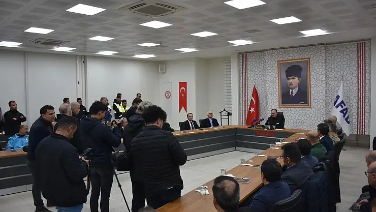 Siirt'te, 6 Şubat Depreminin Yıldönümünde Saat 04.17'de Buruk Toplantı