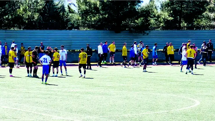 Siirt'te Amatör Lig Maçında Kavga Çıktı (Videolu)