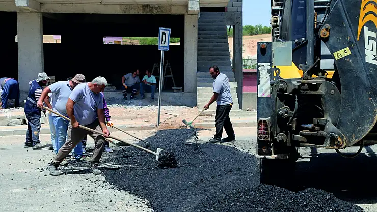 Siirt'te Asfalt Yama Çalışmaları Devam Ediyor