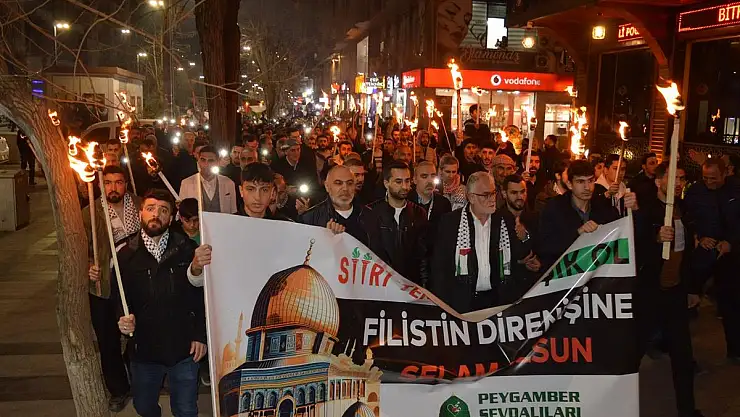 Siirt'te Binlerce Kişi Gazze'ye Işık Olmak İçin Yürüdü