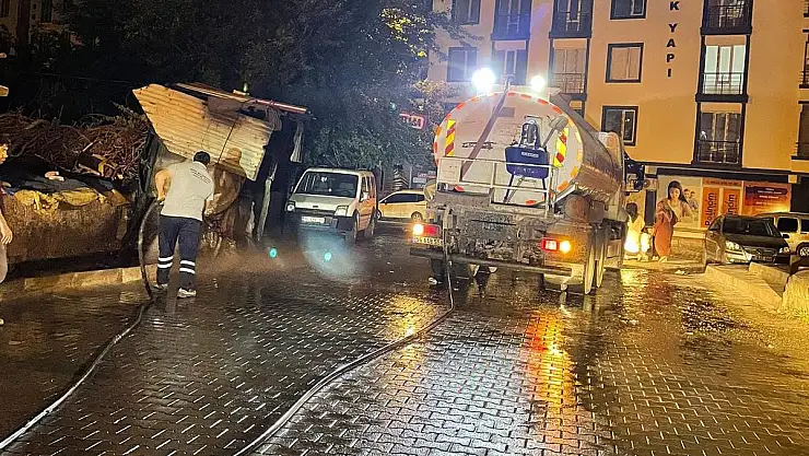Siirt'te Cadde ve Sokaklar yıkanıyor