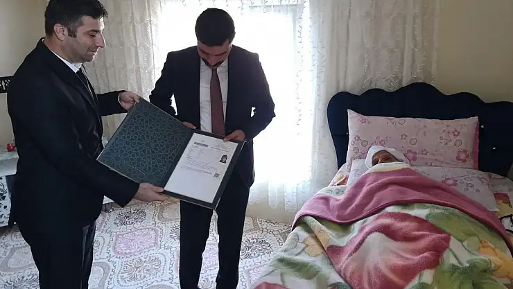 Siirt'te Cumhuriyetin İlan Edildiği Gün Hayata Merhaba Diyen Perihan Nine, Yaşamını Yıllardır Aynı Topraklarda Sürdürüyor