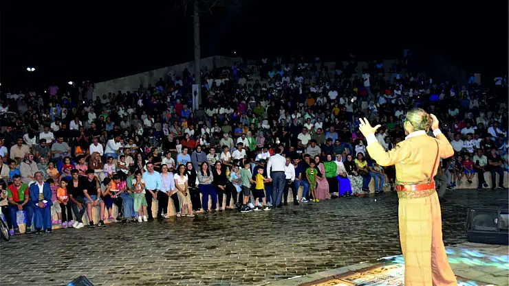 Siirt'te 'Dengbêj Dinletisi & Sevbihêrka Çîrok û Strana' Etkinliğine Yoğun İlgi