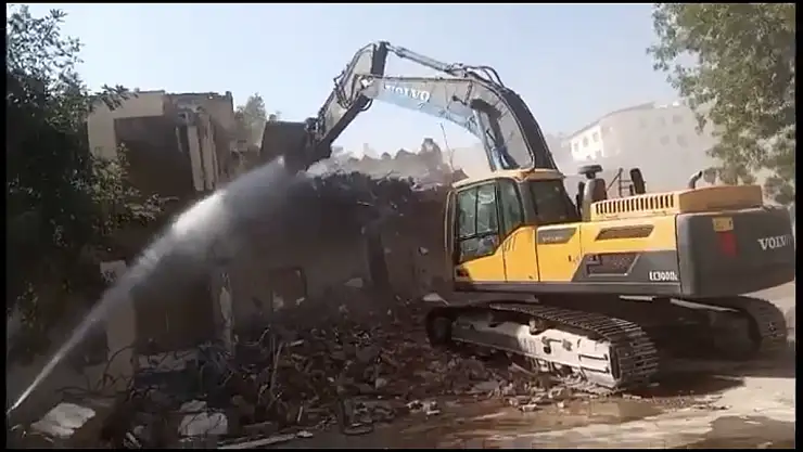 Siirt'te Depreme Dayanıksız Eski Kamu Kurum Binaları Bir Bir Yıktırılıyor!