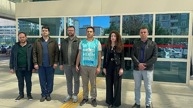 Siirt'te Doktorlar, Görevi Başında Katledilen Meslektaşlarını Andı!