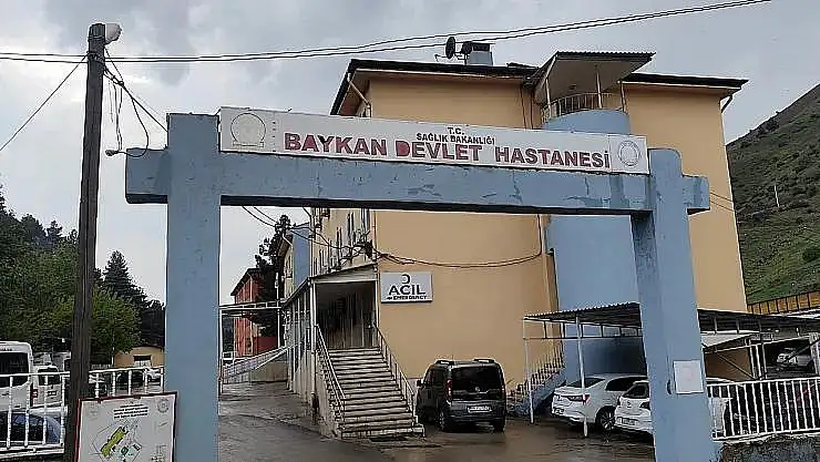 Siirt'te Düğün Yolunda Feci Kaza: Küçük Ceren Hayatını Kaybetti, Anne ve Babası Yaralandı