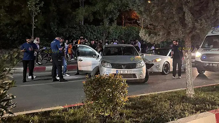 Siirt'te Galatasaray'ın Şampiyonluk Kutlamasında Araçlar Birbirine Girdi!