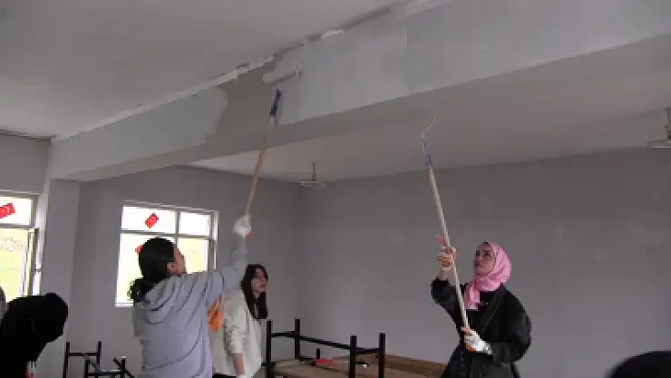 Siirt'te, Gönüllü Öğretmenlerin Köy Okullarına Özverili Katkıları!