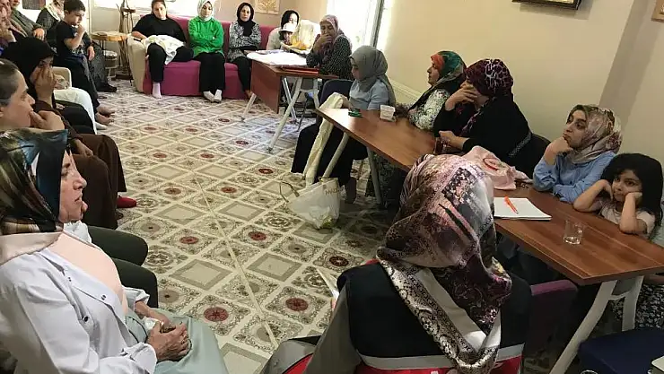 Siirt'te Güçlü Aile Güçlü Türkiye Eğitimleri Devam Ediyor