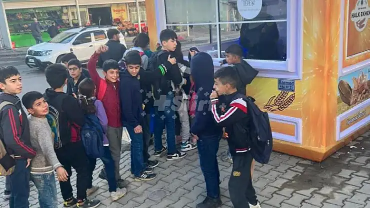 Siirt'te Halk Ekmek Satış Noktalarında Ekmek 3 TL'ye Satılıyor