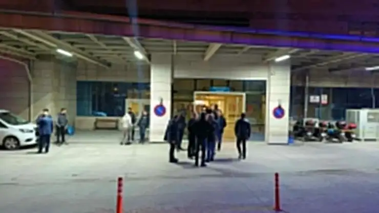 Siirt'te Kavgayı Ayırmaya Çalışırken Kolundan Vuruldu