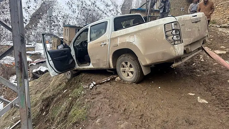 Siirt'te Kaza Geçiren Elektrik Arıza Ekibine İl Özel İdaresi Ekipleri Yardım Etti