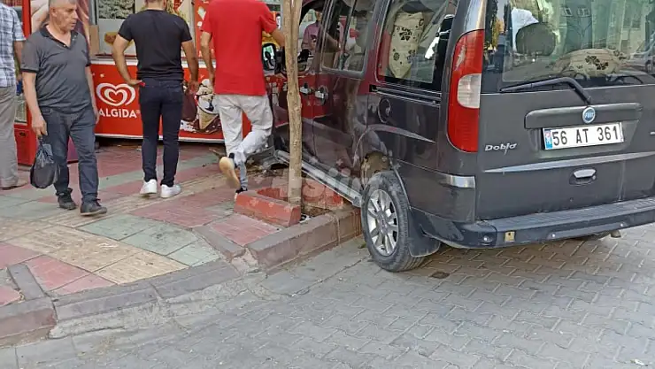 Siirt'te Kaza Sırasında Kaldırımın Boş Olması Faciayı Önledi