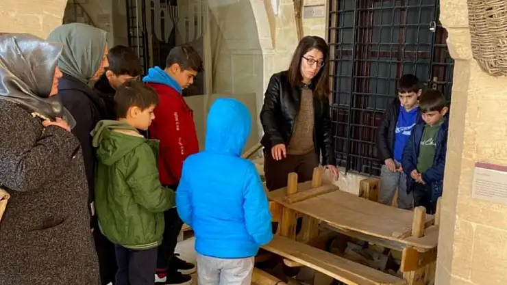 SİİRT'TE KORUMA ALTINDAKİ ÇOCUKLARA SÖMESTR HEDİYESİ