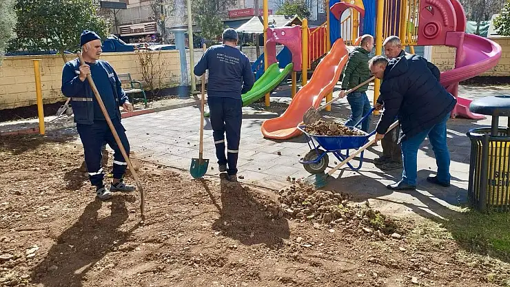 Siirt'te Park ve Yeşil Alanlar Temizleniyor