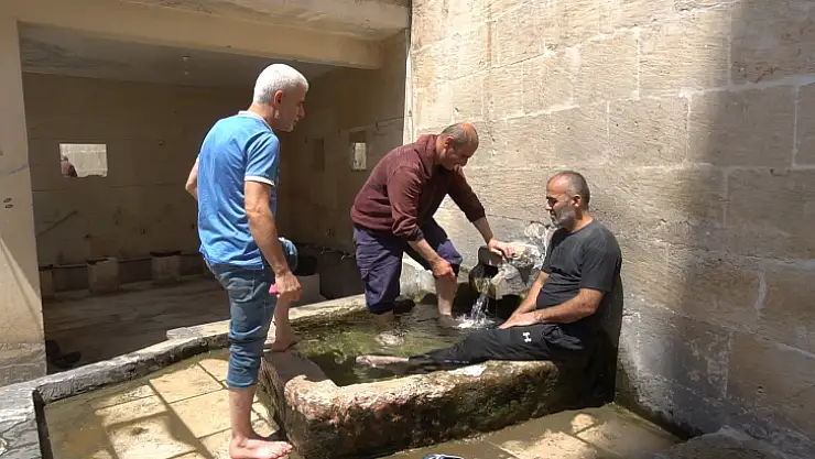 Siirt'te Sıcaklıklar Nedeniyle Meydan ve Sokakları Boş Kaldı!