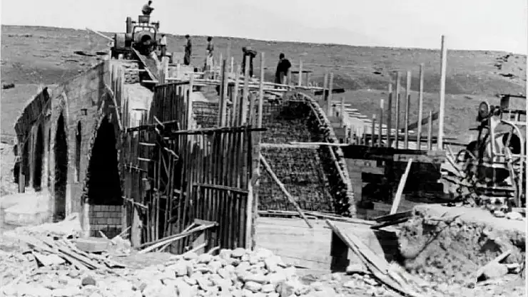 Siirt'te Sulara Gömülen Tarihi Köprünün 70 Yıl Önceki Restorasyon Fotoğrafları Ortaya Çıktı