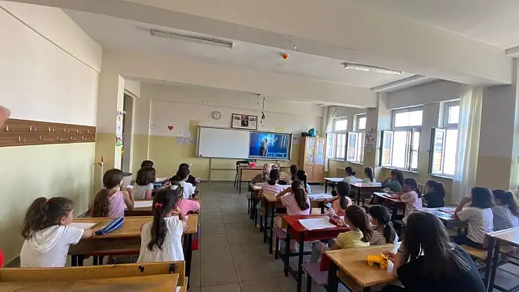 Siirt'te TÜGVA'dan Çocuklara Yaz Kursu