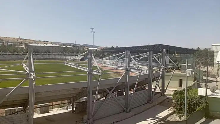 Siirt'te Yenilenen Stadyumda Akşamları da Maç Oynanabilecek