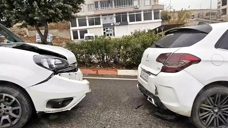 Siirt'te Yoğun Sis Nedeniyle Kaza