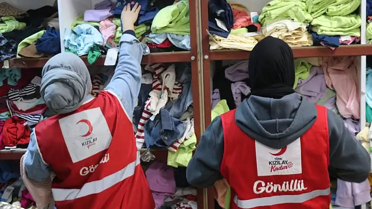 Siirt'teki Depremzedelere Giyim Yardımı