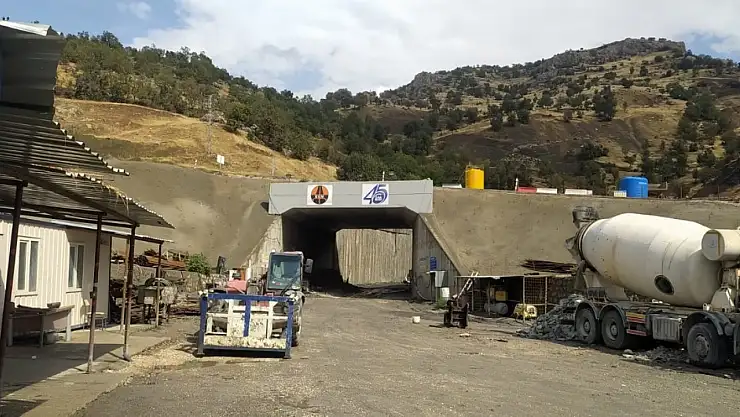 Siirt, Şırnak ve Van'ı birbirine bağlayan yolda çalışmalar hızlandı