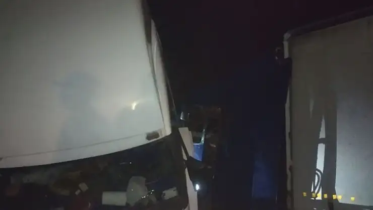 TIR'lar Kafa Kafaya Çarpıştı! 