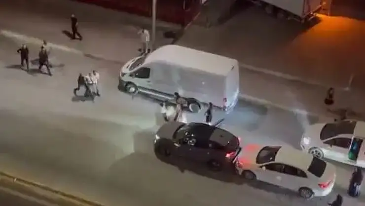 Trafik Kazası Sonrası Sokak Ortasında Kavga