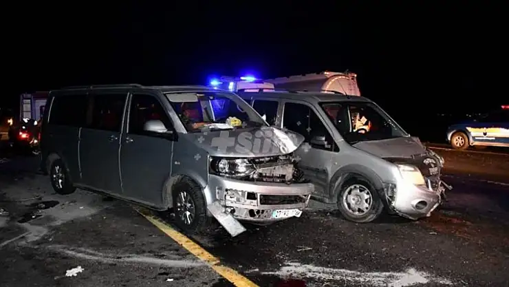 Trafik Kazasında Siirtli Aileden 3 Kişi Öldü,12 Kişi Yaralandı