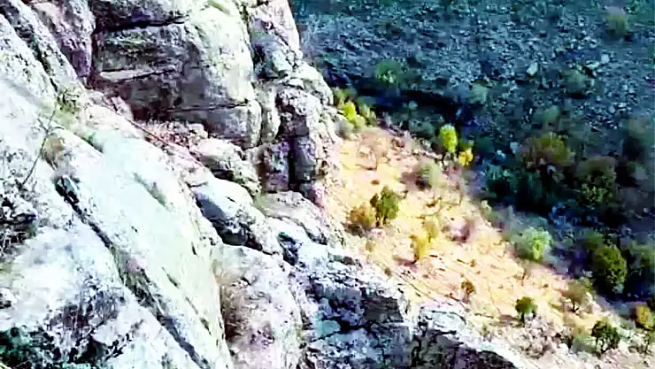 Uçurumda Mahsur Kalan Keçiyi Kurtardılar