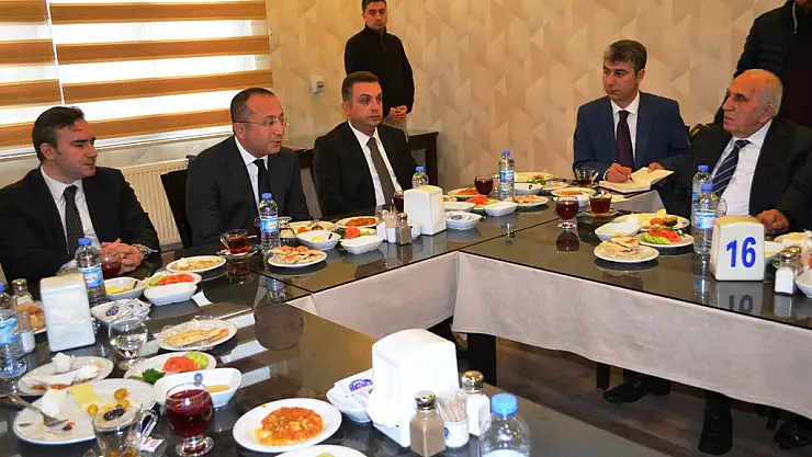 VALİ ALİ FUAT ATİK BASIN KURULUŞLARIYLA BİR ARAYA GELDİ