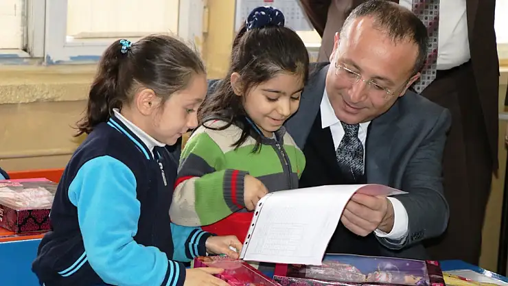 Vali Ali Fuat Atik, Öğrencilerin Karne Heyecanına Ortak Oldu