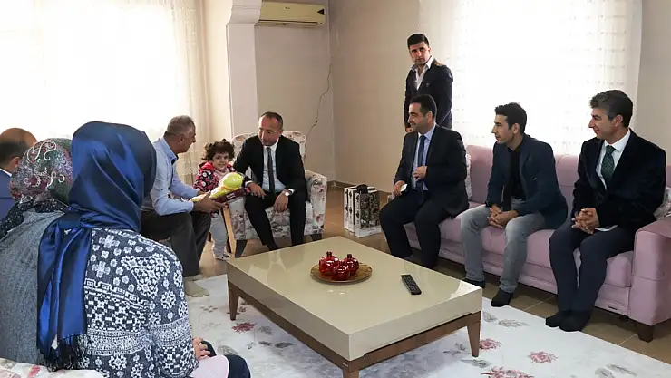 VALİ ALİ FUAT ATİK'TEN, ŞEHİT AİLESİNE ZİYARET