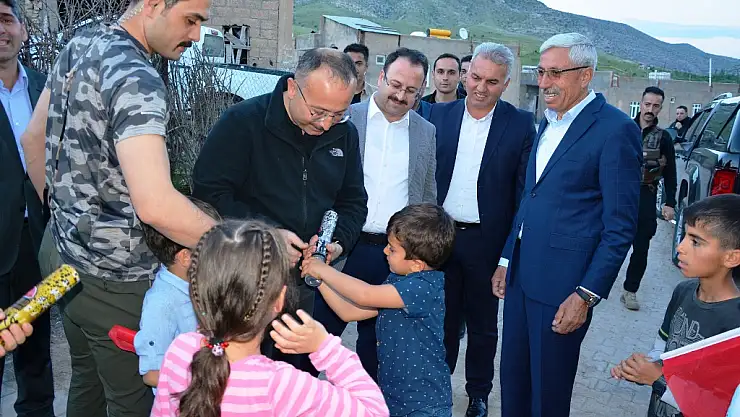 VALİ ATİK, İFTARINI KEMERLİ KÖYÜNDE ŞEHİT AİLESİ İLE BİRLİKTE AÇTI